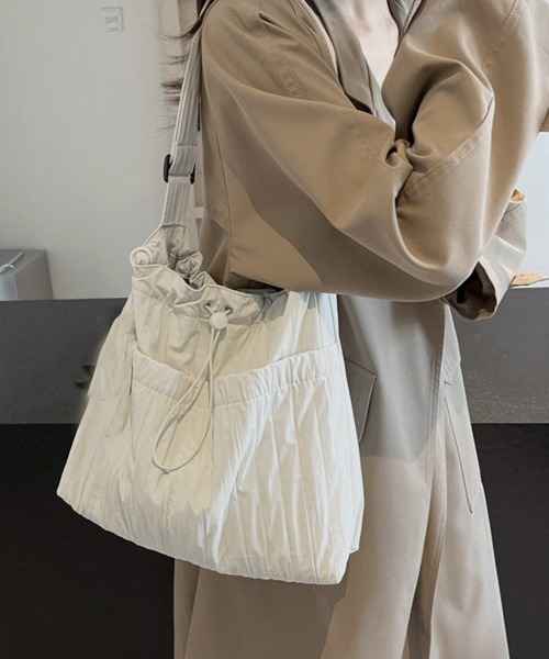 Miniministore(ミニミニストア)の「ショルダーバッグ 大容量 巾着バッグ(ショルダーバッグ・レディース・ブラウン/オフホワイト/ピンク/ブラック・FREE)」の5枚目の写真