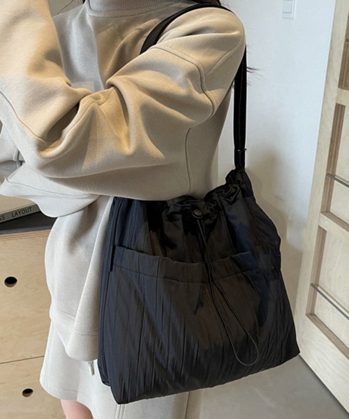 Miniministore(ミニミニストア)の「ショルダーバッグ 大容量 巾着バッグ(ショルダーバッグ・レディース・ブラウン/オフホワイト/ピンク/ブラック・FREE)」の7枚目の写真