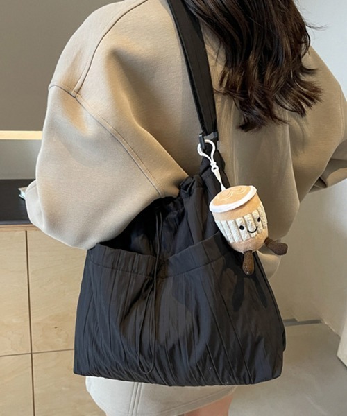 Miniministore(ミニミニストア)の「ショルダーバッグ 大容量 巾着バッグ(ショルダーバッグ・レディース・ブラウン/オフホワイト/ピンク/ブラック・FREE)」の8枚目の写真
