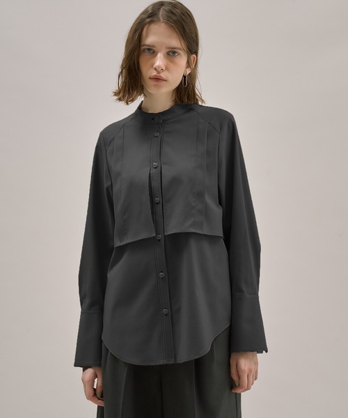 PUBLIC TOKYO（パブリックトウキョウ）の「【完売間近】クラスバンドカラーシャツ（シャツ/ブラウス・レディース・ダークグレー/ブルー/ホワイト/ライトブルー/ベージュ×ブラック・FREE）」の3枚目の写真