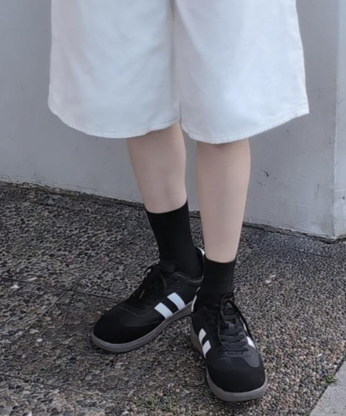 ８(eight)（エイト）の「2本ライン レトロスニーカー（スニーカー・メンズ・ホワイト×ブラック/ブラック/ブラック×ホワイト・25.0cm/25.5cm/26.0cm/26.5cm/27.0cm/28.0cm）」の3枚目の写真