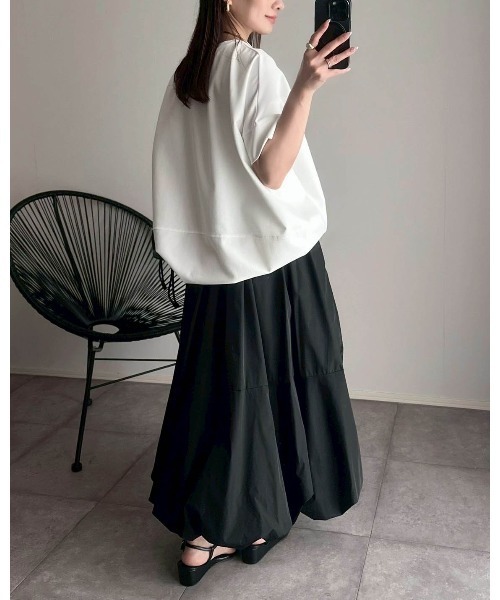 Emma Taylor(エマテイラー)の「【二の腕をしっかりカバー】ライトダンボールコクーンフォルムプルオーバー(Tシャツ/カットソー・レディース・ライトベージュ/ブラック/ホワイト/チャコールグレー・FREE)」の8枚目の写真