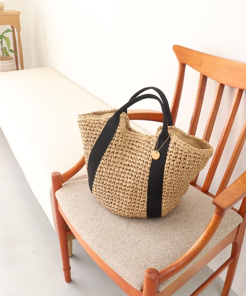 T・S・L（ティーエスエル）の「ハンドルテープペーパートートバッグ（かごバッグ・レディース・ブラック/グレイッシュベージュ/グレー・FREE）」の2枚目の写真