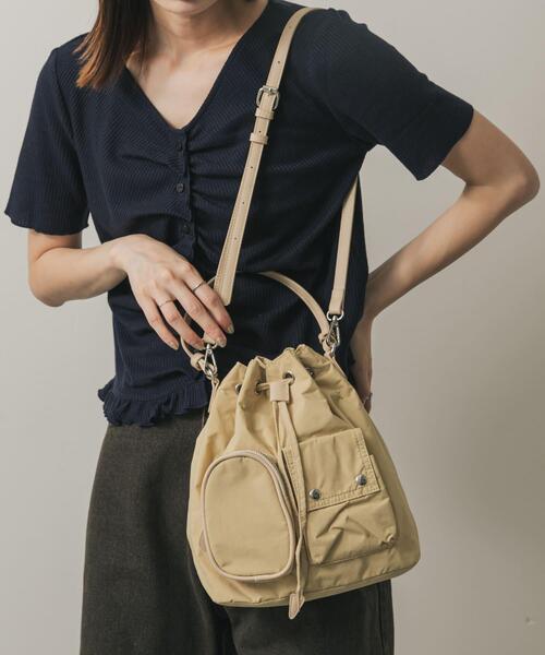 SENSE OF PLACE by URBAN RESEARCH(センスオブプレイスバイアーバンリサーチ)の「撥水2WAYマルチポケットナイロンバッグ(ショルダーバッグ・レディース・カーキ/ブラック/ベージュ・ONE)」の2枚目の写真