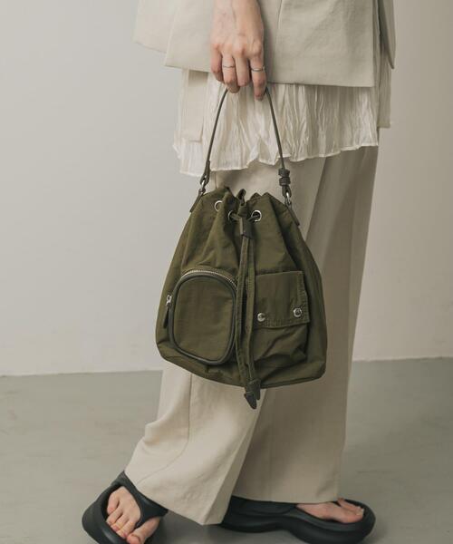 SENSE OF PLACE by URBAN RESEARCH(センスオブプレイスバイアーバンリサーチ)の「撥水2WAYマルチポケットナイロンバッグ(ショルダーバッグ・レディース・カーキ/ブラック/ベージュ・ONE)」の3枚目の写真