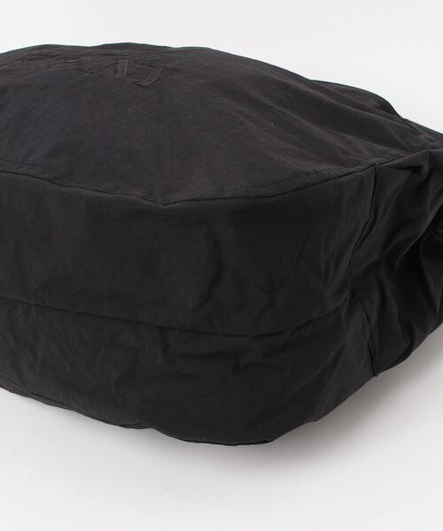 C.P. COMPANY（シーピーカンパニー）の「C.P. Company /  Plain Paper Touch Zipped Bag（トートバッグ・メンズ・チャコールグレー/ブラック・ONE SIZE）」の6枚目の写真