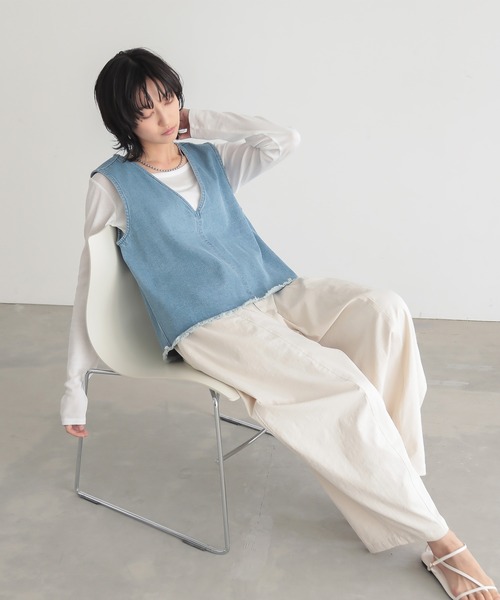 for/c(フォーシー)の「裾フリンジデニムベスト【オーガニックコットン】(ベスト・レディース・グレー/ライトブルー・M/L)」の21枚目の写真
