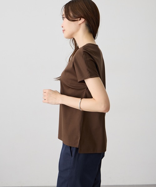 A/C DESIGN BY ALPHA CUBIC(エーシーデザインバイアルファキュービック)の「フレンチVネックTシャツ【スムース加工・UVカット・接触冷感】(Tシャツ/カットソー・レディース・ブラック/ライトグレー/オフホワイト・LL/M/L)」の12枚目の写真
