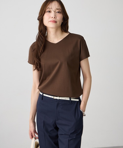 A/C DESIGN BY ALPHA CUBIC(エーシーデザインバイアルファキュービック)の「フレンチVネックTシャツ【スムース加工・UVカット・接触冷感】(Tシャツ/カットソー・レディース・ブラック/ライトグレー/オフホワイト・LL/M/L)」の10枚目の写真