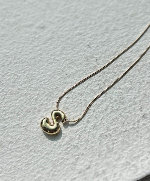 LOUNGEDRESS（ラウンジドレス）の「【GALENA】20thイニシャルネックレス（ネックレス・レディース・ゴールド系その他5/ゴールド系その他2/ゴールド系その他3/ゴールド/ゴールド系その他・FREE）」の2枚目の写真