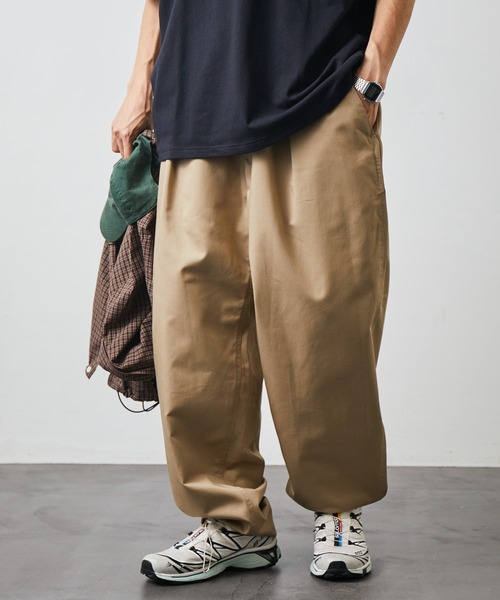 FREAK'S STORE(フリークスストア)の「限定展開 ワイドシルエット テーパード イージーパンツ(チノパンツ・メンズ・チャコールグレー/ネイビー/ブラック/ベージュ・LARGE/MEDIUM/SMALL)」の5枚目の写真