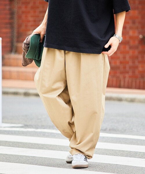 FREAK'S STORE(フリークスストア)の「限定展開 ワイドシルエット テーパード イージーパンツ(チノパンツ・メンズ・チャコールグレー/ネイビー/ブラック/ベージュ・LARGE/MEDIUM/SMALL)」の8枚目の写真