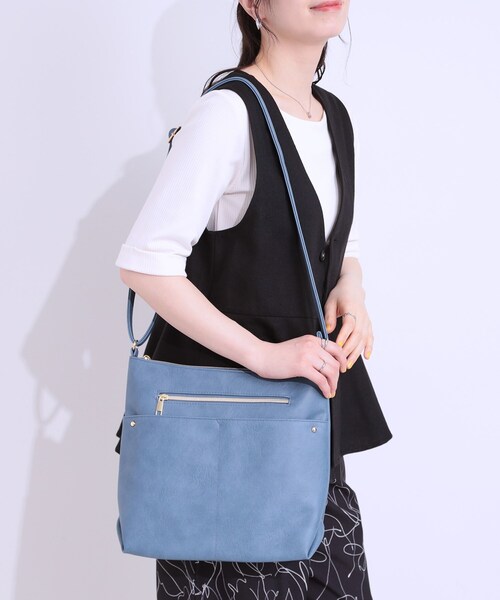 SHOO・LA・RUE(シューラルー)の「フロント2ポケットショルダーバッグ(ショルダーバッグ・レディース・ブラック/グレー/ピンク系/ブルー系その他/ナチュラル/イエロー・00)」の14枚目の写真