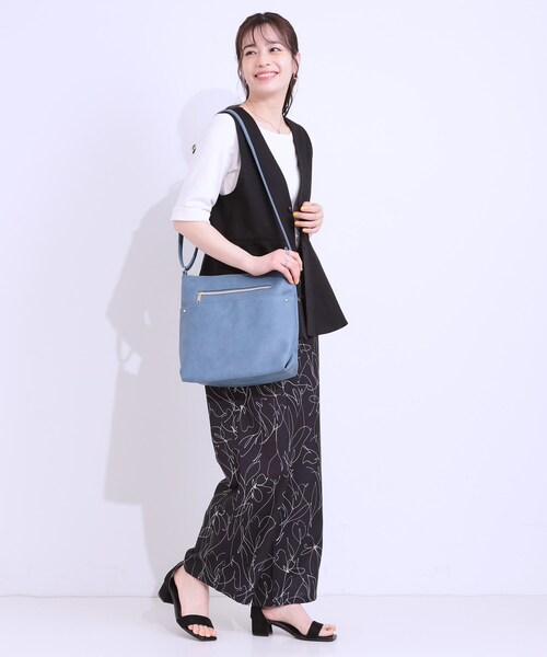 SHOO・LA・RUE(シューラルー)の「フロント2ポケットショルダーバッグ(ショルダーバッグ・レディース・ブラック/グレー/ピンク系/ブルー系その他/ナチュラル/イエロー・00)」の15枚目の写真