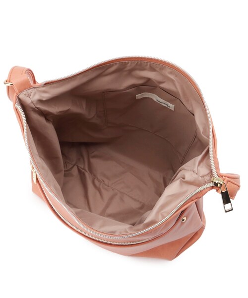 SHOO・LA・RUE（シューラルー）の「フロント2ポケットショルダーバッグ（ショルダーバッグ・レディース・ブラック/グレー/ピンク系/ブルー系その他/ナチュラル/イエロー・00）」の12枚目の写真