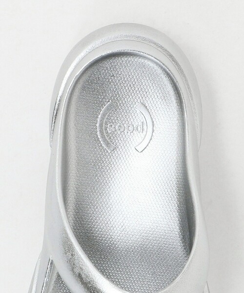 PAES（ペイズ）の「＜PAES＞メタリック NEW FLIPFLOP タビサンダル（サンダル・レディース・シルバー・23cm/24cm）」の2枚目の写真