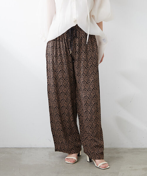 Remind me and forever(リマインドミーアンドフォーエバー)の「【WEB限定】総柄レーヨンイージーパンツ(その他パンツ・レディース・ベージュ/ブラウン/ターコイズブルー/オレンジ/グリーン/グレー・FREE)」の8枚目の写真