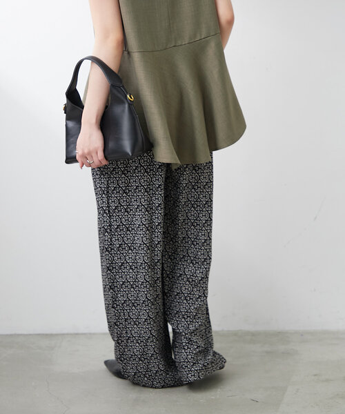 Remind me and forever(リマインドミーアンドフォーエバー)の「【WEB限定】総柄レーヨンイージーパンツ(その他パンツ・レディース・ベージュ/ブラウン/ターコイズブルー/オレンジ/グリーン/グレー・FREE)」の2枚目の写真