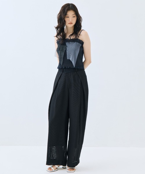 STUDIOUS(ステュディオス)の「【STUDIOUS/ステュディオス】Asymmetric Front Mesh Trousers/アシンメトリックフロントメッシュトラウザーズパンツ(その他パンツ・レディース・アイボリー/ブラック・1/2)」の3枚目の写真