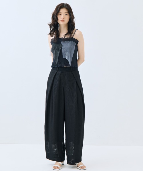 STUDIOUS(ステュディオス)の「【STUDIOUS/ステュディオス】Asymmetric Front Mesh Trousers/アシンメトリックフロントメッシュトラウザーズパンツ(その他パンツ・レディース・アイボリー/ブラック・1/2)」の4枚目の写真