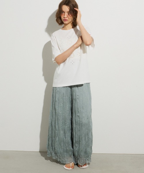 Unitage(ユニテージ)の「カットワーク刺繍TEE(Tシャツ/カットソー・レディース・ホワイト/ブラック・FREE)」の4枚目の写真