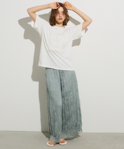 Unitage(ユニテージ)の「カットワーク刺繍TEE(Tシャツ/カットソー・レディース・ホワイト/ブラック・FREE)」の5枚目の写真