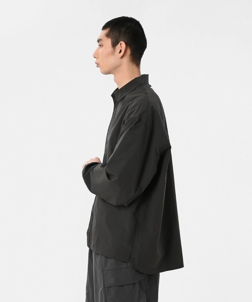 NEW BALANCE(ニューバランス)の「New Balance Oversized Long Sleeve Shirts(ニューバランス オーバーサイズ ロングスリーブ シャツ)(シャツ/ブラウス・メンズ・ブラック系/グリーン系・MEDIUM/LARGE/X-LARGE)」の8枚目の写真