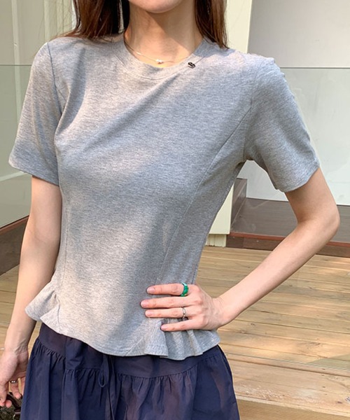 2ly2(トゥーリートゥー)の「裾フリルTシャツ(Tシャツ/カットソー・レディース・ブラック/グレー/イエロー/ホワイト・FREE)」の3枚目の写真