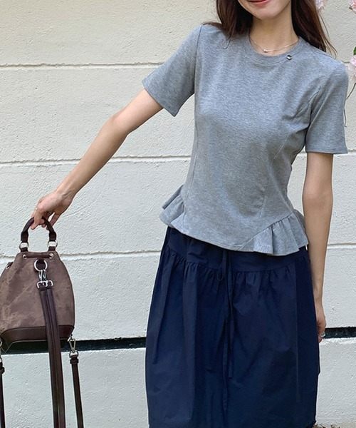 2ly2(トゥーリートゥー)の「裾フリルTシャツ(Tシャツ/カットソー・レディース・ブラック/グレー/イエロー/ホワイト・FREE)」の12枚目の写真
