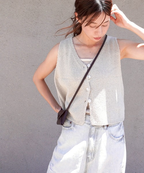 gossara（ゴサラ）の「Vネックニットベスト（ベスト・レディース・ベージュ/ブラック/グレイッシュベージュ・FREE）」の3枚目の写真