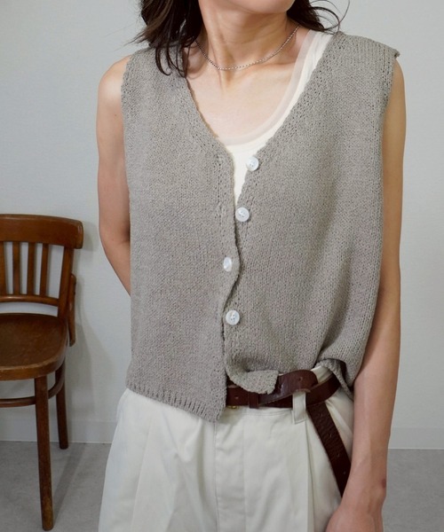 gossara（ゴサラ）の「Vネックニットベスト（ベスト・レディース・ベージュ/ブラック/グレイッシュベージュ・FREE）」の11枚目の写真