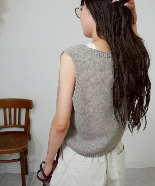 gossara（ゴサラ）の「Vネックニットベスト（ベスト・レディース・ベージュ/ブラック/グレイッシュベージュ・FREE）」の16枚目の写真