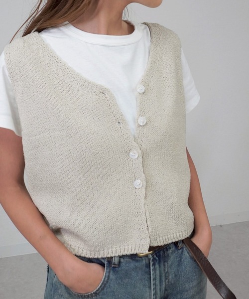 gossara（ゴサラ）の「Vネックニットベスト（ベスト・レディース・ベージュ/ブラック/グレイッシュベージュ・FREE）」の21枚目の写真