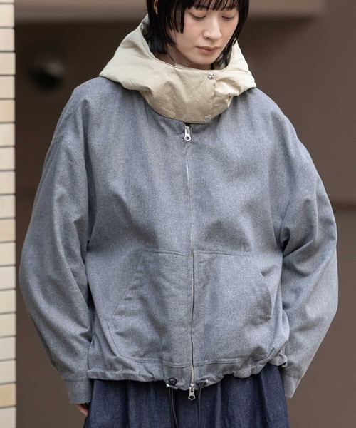 Munich（ミューニック）の「【軽量】【保温性】【吸水・速乾性】梳毛調合繊×ツイル×octaフーデットブルゾン（ブルゾン・レディース・ネイビー/チャコールグレー/グレー・S）」の2枚目の写真