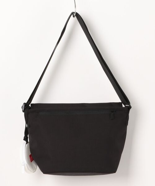 Manhattan Portage(マンハッタンポーテージ)の「Manhattan Portage/マンハッタンポーテージ ショルダーバック "Miffy70周年ロゴ" NYLON MESSENGER SM MIFFY MP1605JRBPMF70(ショルダーバッグ・メンズ・ブラック×ホワイト・FREE)」の2枚目の写真