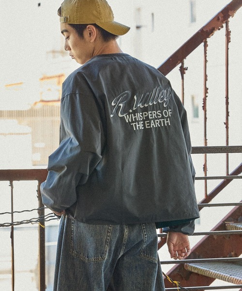 niko and...（ニコアンド）の「リバーシブル刺繍ブルゾン（ブルゾン・メンズ・チャコール/グレー・MEDIUM/LARGE）」の2枚目の写真