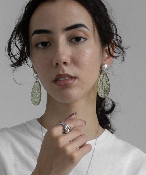 abaskdesign(アバスクデザイン)の「ニュアンスラメプレートマットピアス(ピアス(両耳用)・レディース・ゴールド/シルバー・FREE)」の5枚目の写真