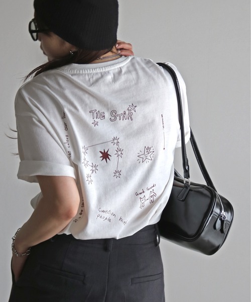 COURO(コウロ)の「バックロゴデザインカラフルTシャツ(Tシャツ/カットソー・レディース・ホワイト系/レッド系/ホワイト系1/ホワイト系2/レッド系1/グレー系2/レッド系2/グレー系/ネイビー系/ホワイト系3/ネイビー系2/イエロー系2/グレー系1/オートミール/イエロー系/イエロー系1/ピンク系1/ピンク系2/ブルー/ネイビー系1/ピンク系・FREE)」の3枚目の写真