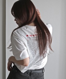 バックロゴデザインカラフルＴシャツ