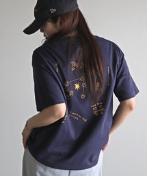 バックロゴデザインカラフルTシャツ