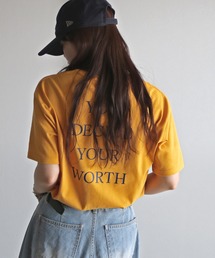 バックロゴデザインカラフルＴシャツ