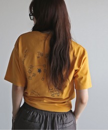 バックロゴデザインカラフルTシャツ