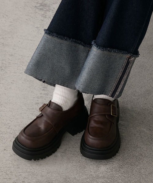 forksy.（フォルクシー）の「【forksy.】ボリュームソールバックルベルトローファー（ローファー・レディース・ブラック/ブラウン・L/M）」の2枚目の写真