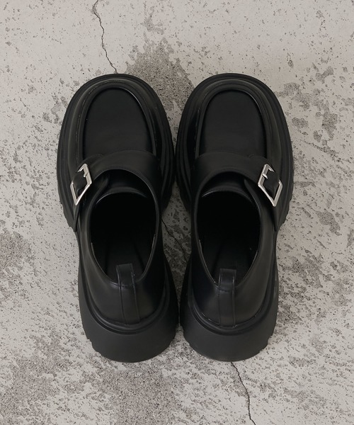 forksy.（フォルクシー）の「【forksy.】ボリュームソールバックルベルトローファー（ローファー・レディース・ブラック/ブラウン・L/M）」の4枚目の写真