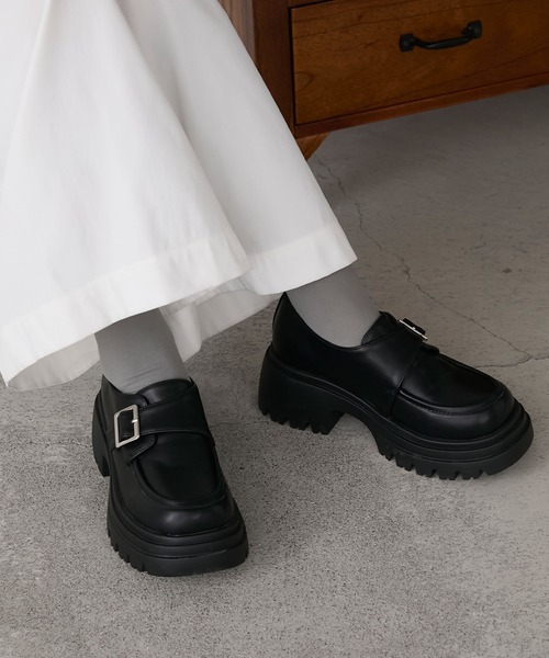 forksy.（フォルクシー）の「【forksy.】ボリュームソールバックルベルトローファー（ローファー・レディース・ブラック/ブラウン・L/M）」の5枚目の写真