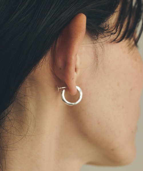 TEN.（テン）の「SILVER925 ロールイヤリング（イヤリング・レディース・シルバー・FREE）」の2枚目の写真