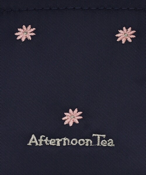 Afternoon Tea(アフタヌーンティー)の「フラワー刺繍そのままメイクポーチ(ポーチ・レディース・ネイビー・ONE SIZE)」の6枚目の写真