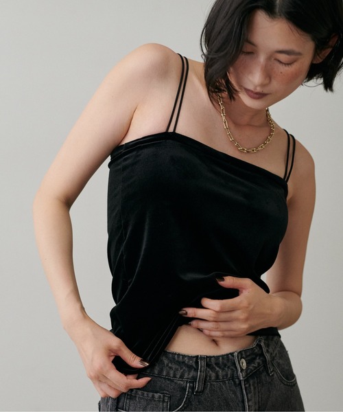 LARUTA（ラルータ）の「【LARUTA】カップ付きベロアキャミ（キャミソール・レディース・ブラック/グレー系その他/ブルー系その他/グレイッシュベージュ・FREE）」の6枚目の写真