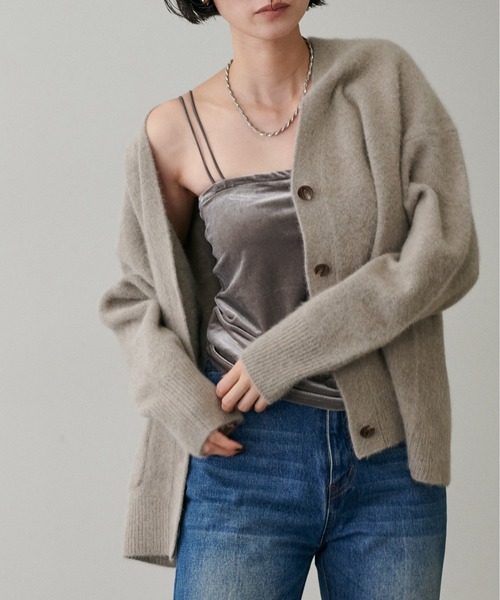 LARUTA（ラルータ）の「【LARUTA】カップ付きベロアキャミ（キャミソール・レディース・ブラック/グレー系その他/ブルー系その他/グレイッシュベージュ・FREE）」の11枚目の写真