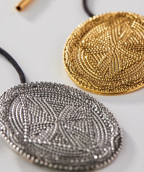 ADER（アデル）の「VINTAGE METAL oval pendant/ペンダント（ネックレス・レディース・ゴールド・フリー）」の5枚目の写真